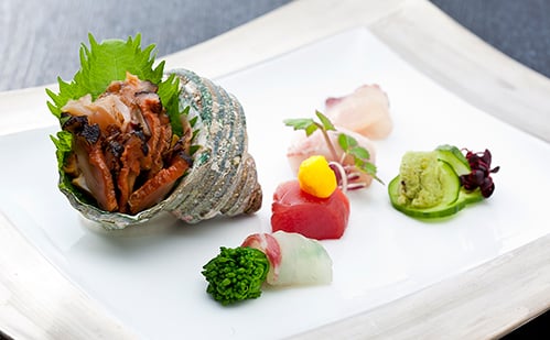 サザエと旬の潮の盛合せ サザエと旬の潮の盛合せ