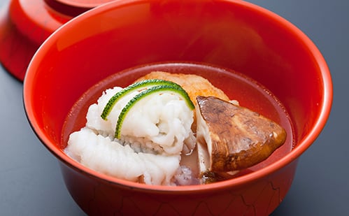 季節の移ろい「旬の鱧とはしりの早松茸」 季節の移ろい「旬の鱧とはしりの早松茸」