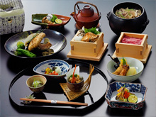 【秋の味覚】味も香りも贅沢に 国内産松茸懐石