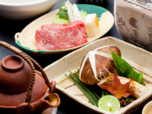 秋の味覚「松茸」を二つの味わいで・・・松茸土瓶蒸しと焼松茸付き懐石