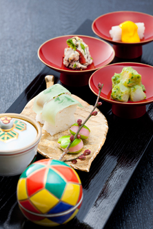 春野菜を中心とした春の香りあふれる特別懐石をご堪能ください。