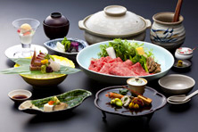 その日その日の仕入れで最高級の黒毛和牛を厳選。思わず舌鼓をうってしまう…