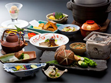 暑さを忘れてひと時の秋を！早松茸懐石